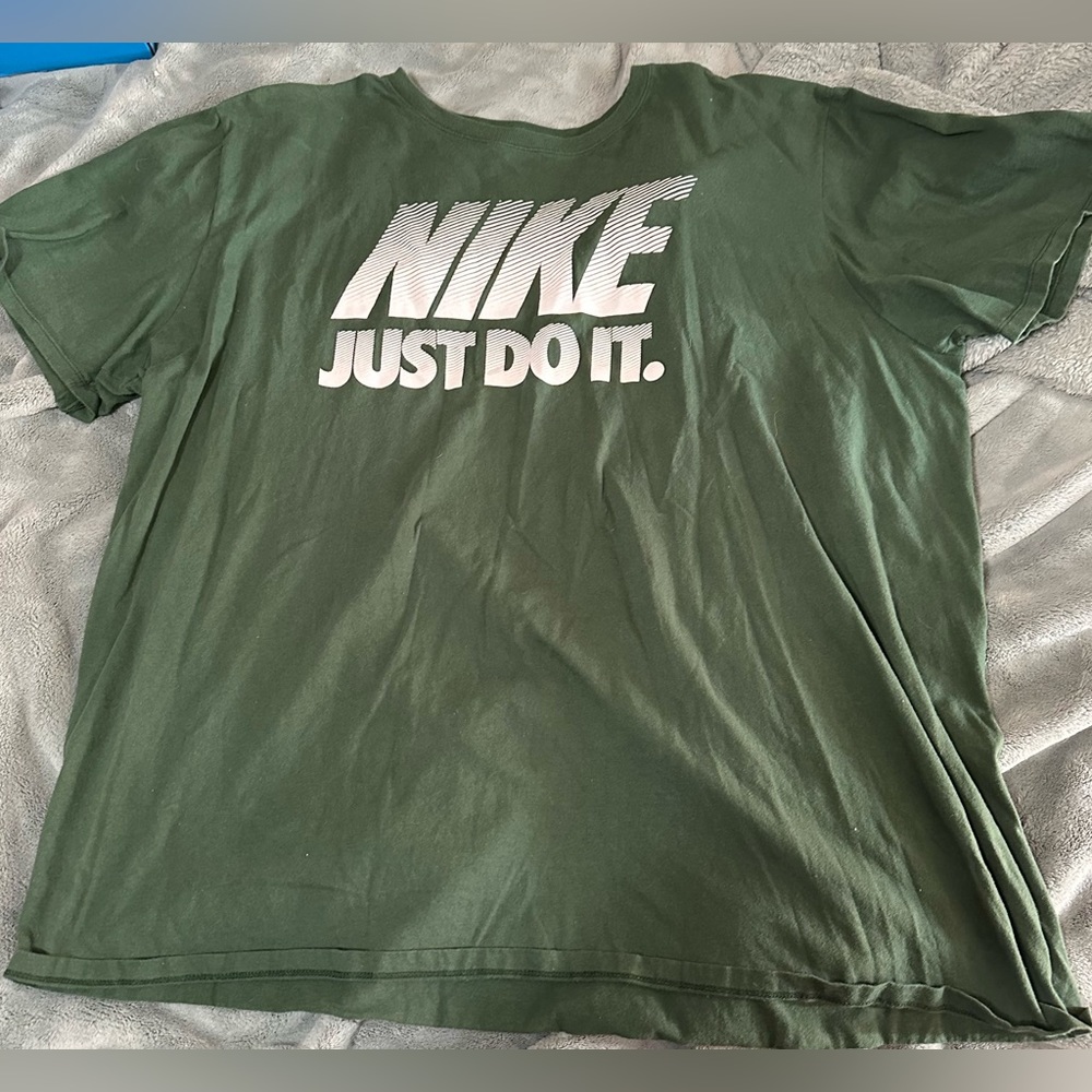 Men’s Nike shirt